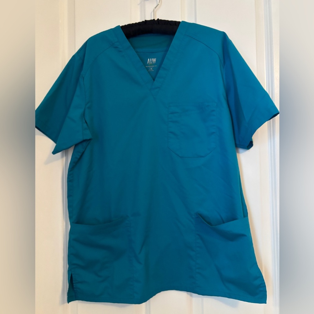 AUW Teal V-Neck Men's Short Sleeve Scrub Top.  Size S. Polyester Blend, 4 Pocket